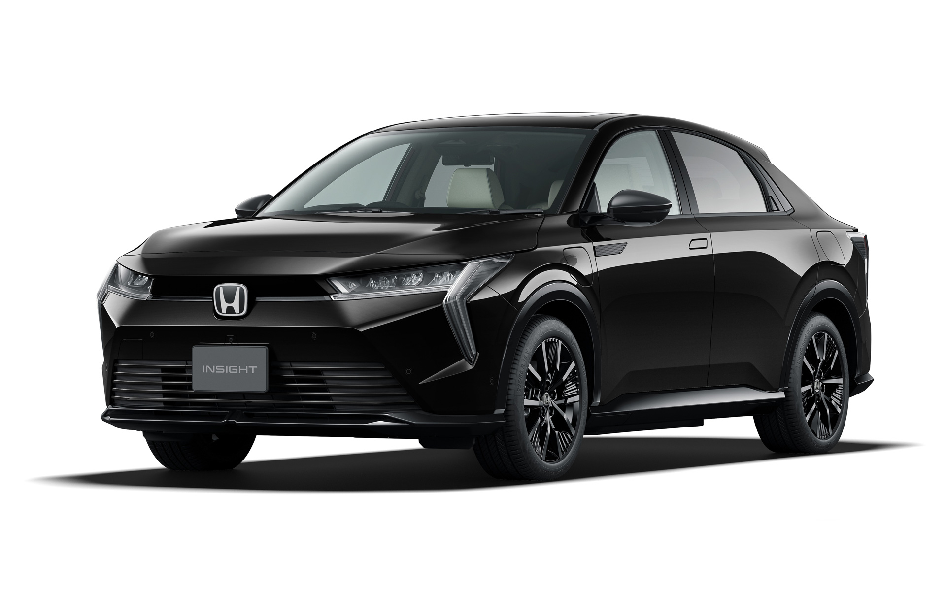 「Honda ON Limited Edition」では「ダイヤモンドクリスタル・パール」か「クリスタルブラック・パール」のボディカラーと専用のホワイト内装を組み合わせる