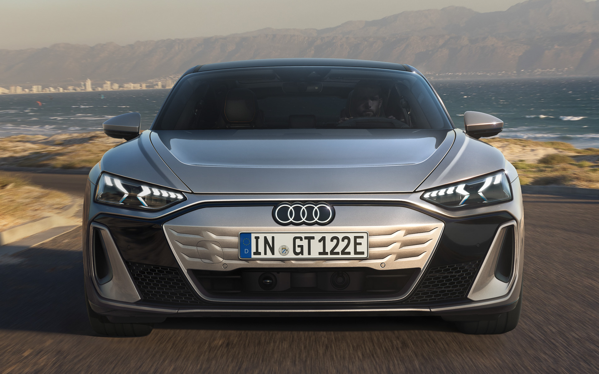 S e-tron GTは0-100km/h加速3.4秒、最高速245km/hを発揮