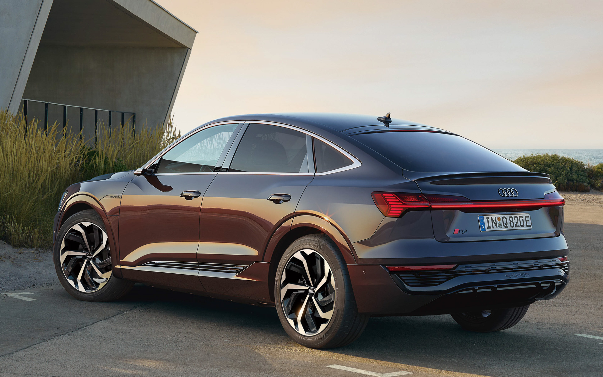 Q8 Sportback e-tronのボディサイズは4915×1935×1620mm（全長×全幅×全高）、ホイールベースは2930mm、車両重量は2600kg