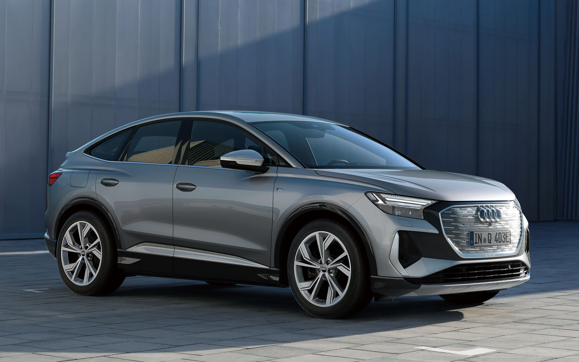 スタイリッシュなクーペフォルムのQ4 Sportback e-tron