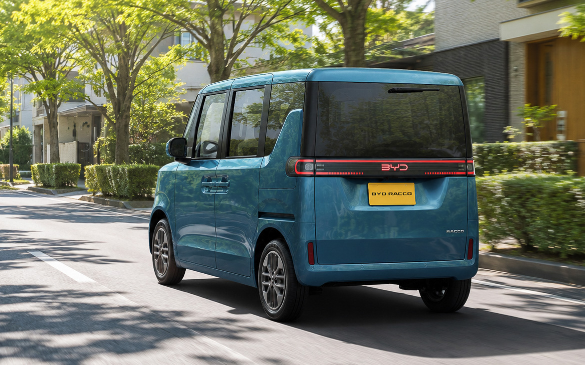 一充電走行距離（WLTCモード）は「200」が210km、「300 Plus」と「300P remium」が320kmとなる