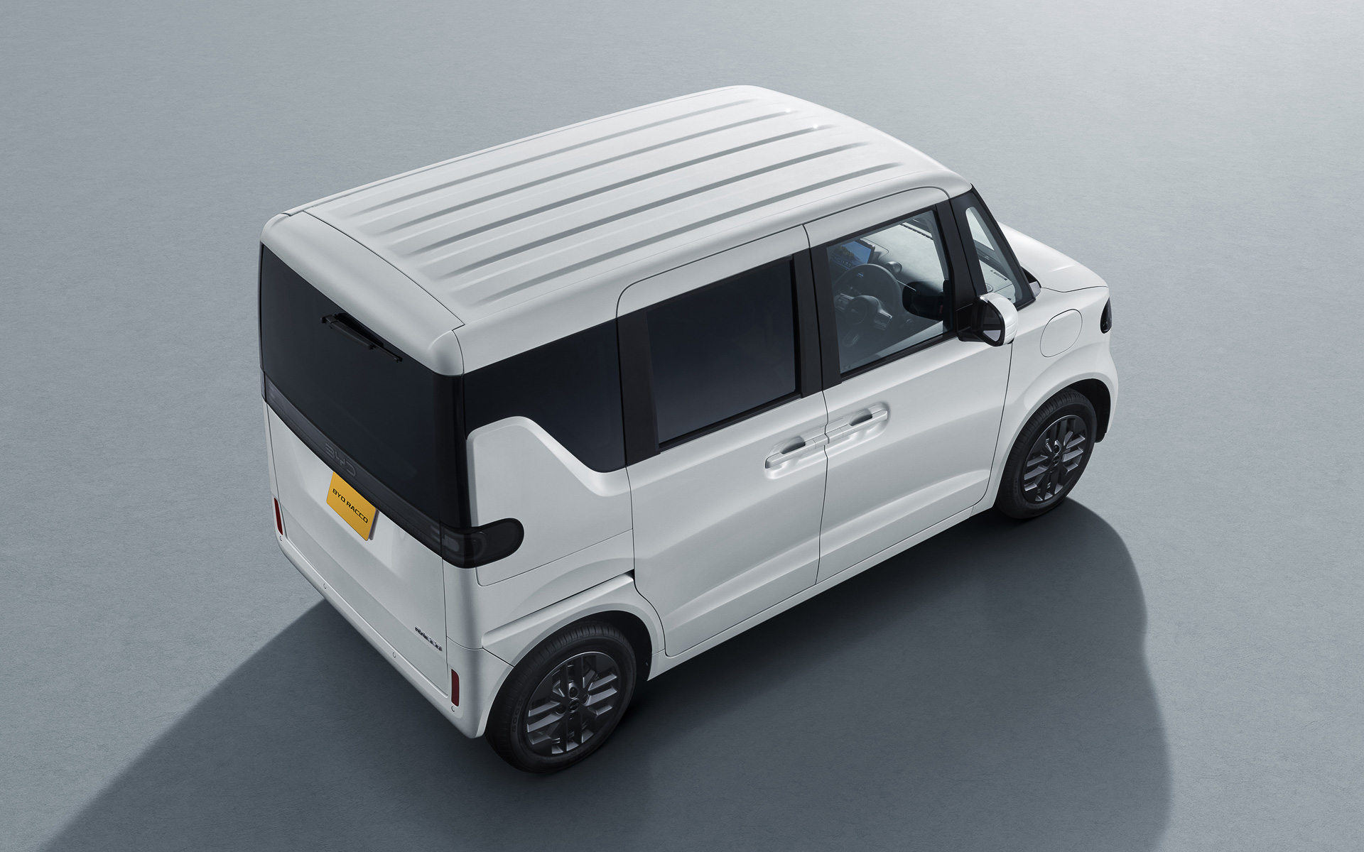 ボディサイズは3395×1475×1800mm（全長×全幅×全高）、ホイールベースは2520mm