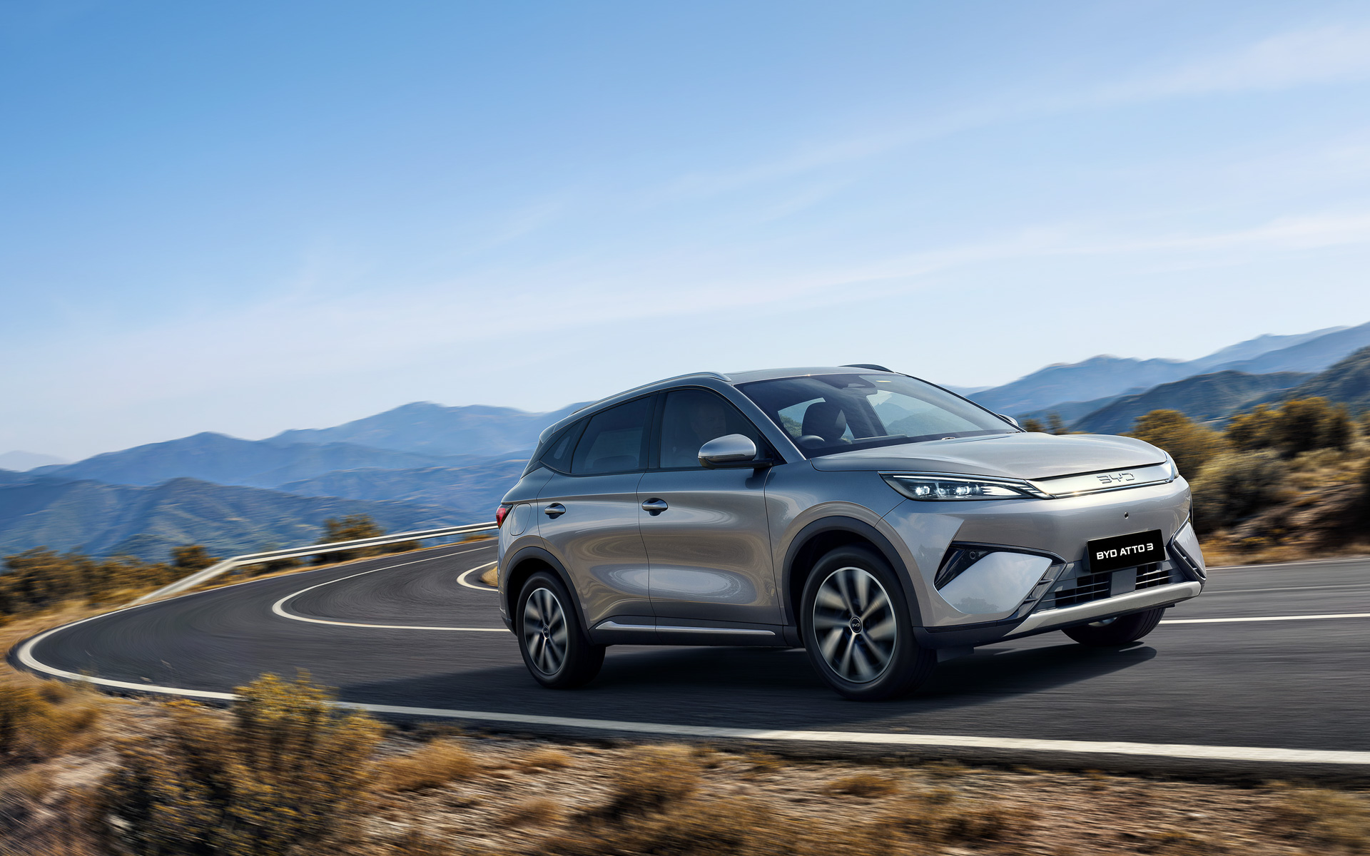 一充電走行距離（WLTCモード）はRWDが620km、AWDが550km