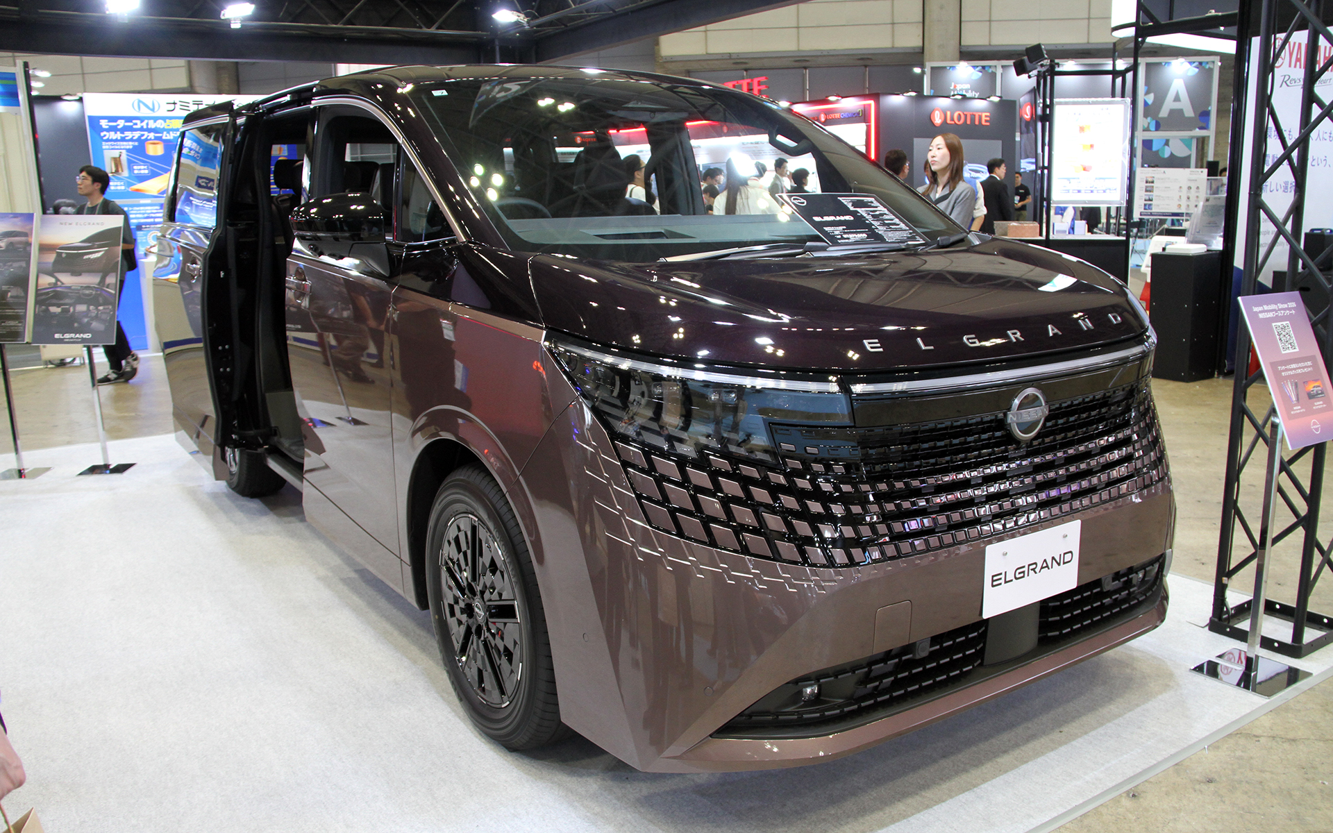 「Japan Mobility Show Bizweek 2026」の日産ブースに展示される新型「エルグランド」（G e-4ORCE）