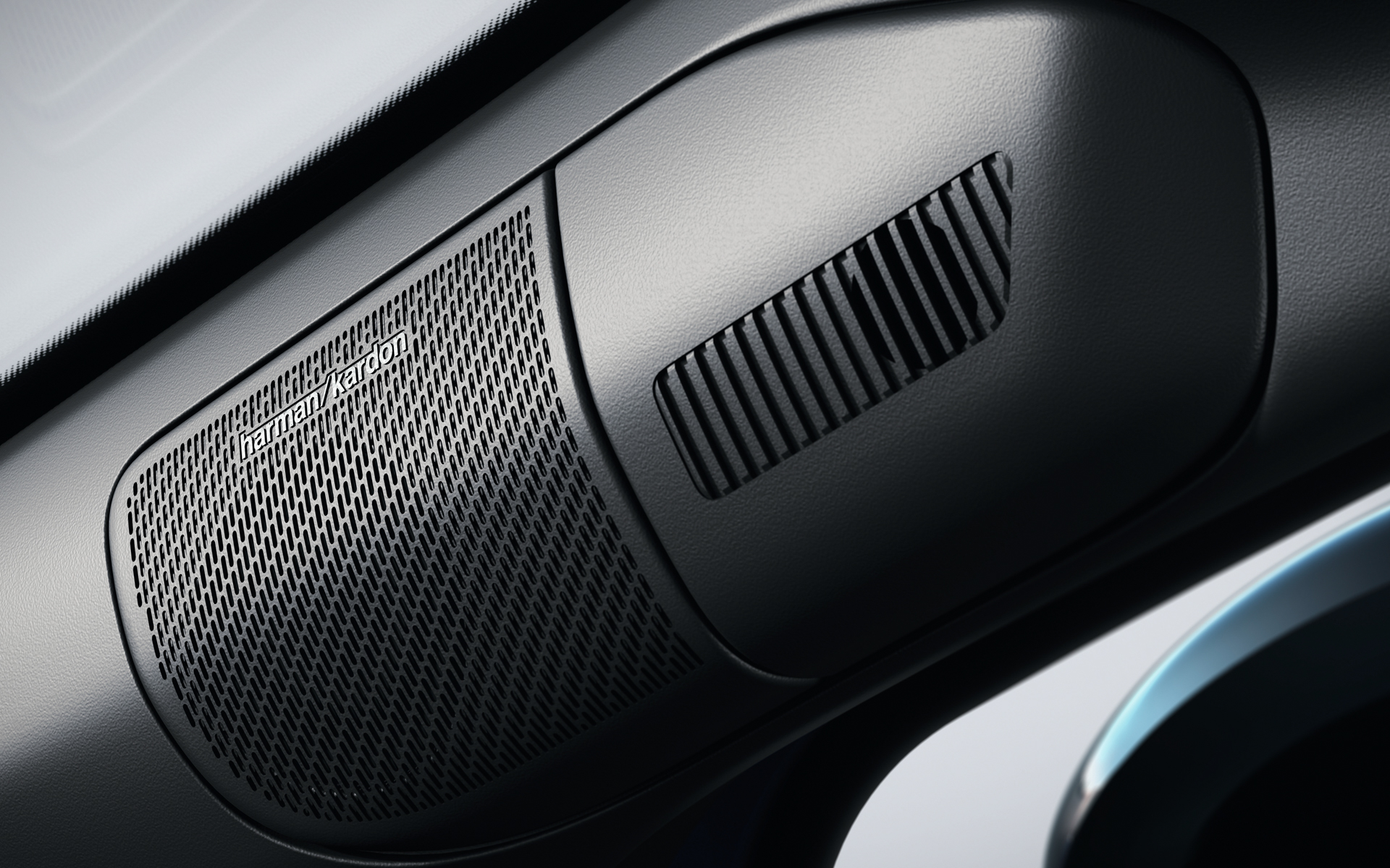 日本市場のルノー車として初めてharman/kardonオーディオシステムを標準装備した