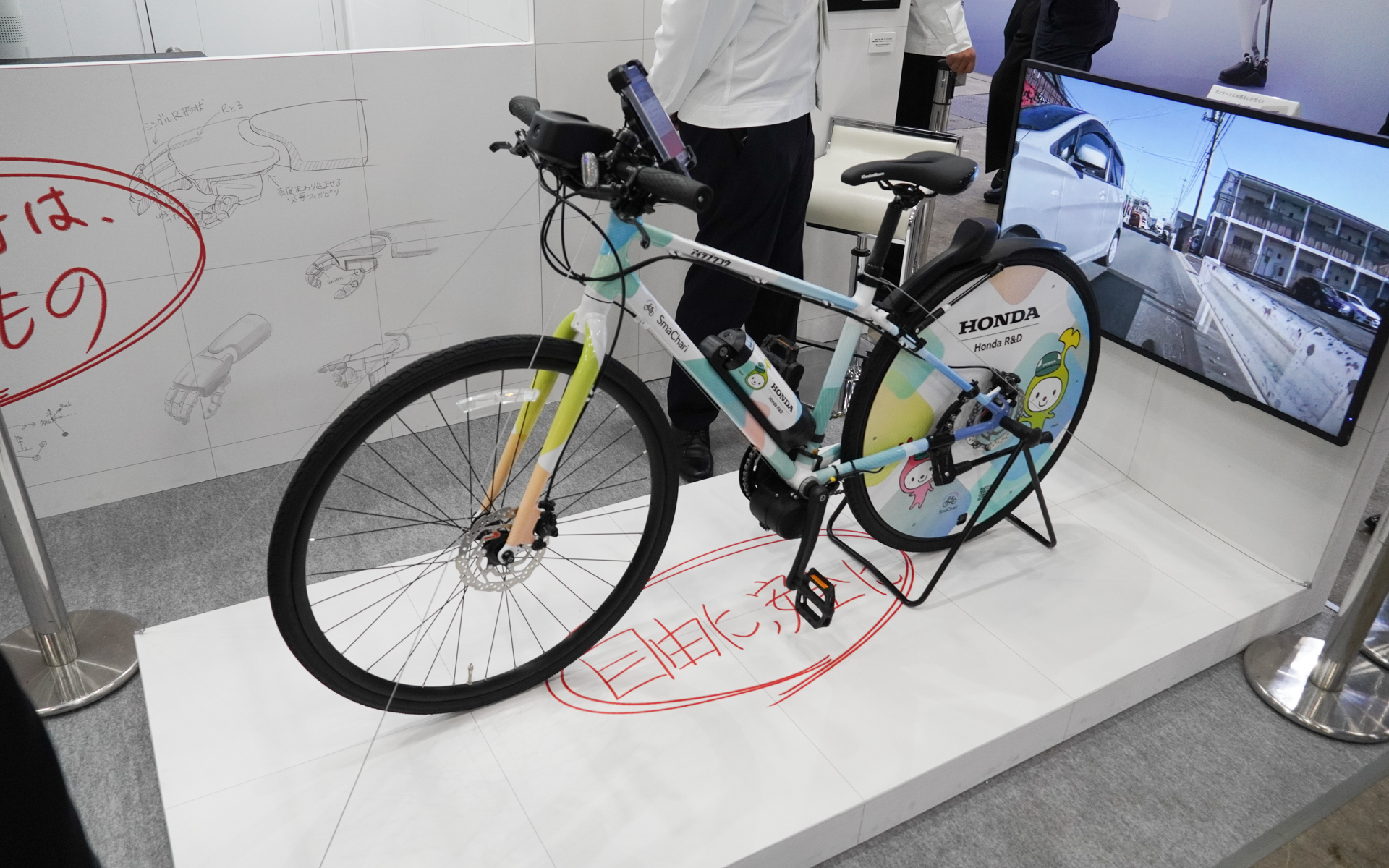 CI運転支援スマホアプリとカメラを搭載した自転車