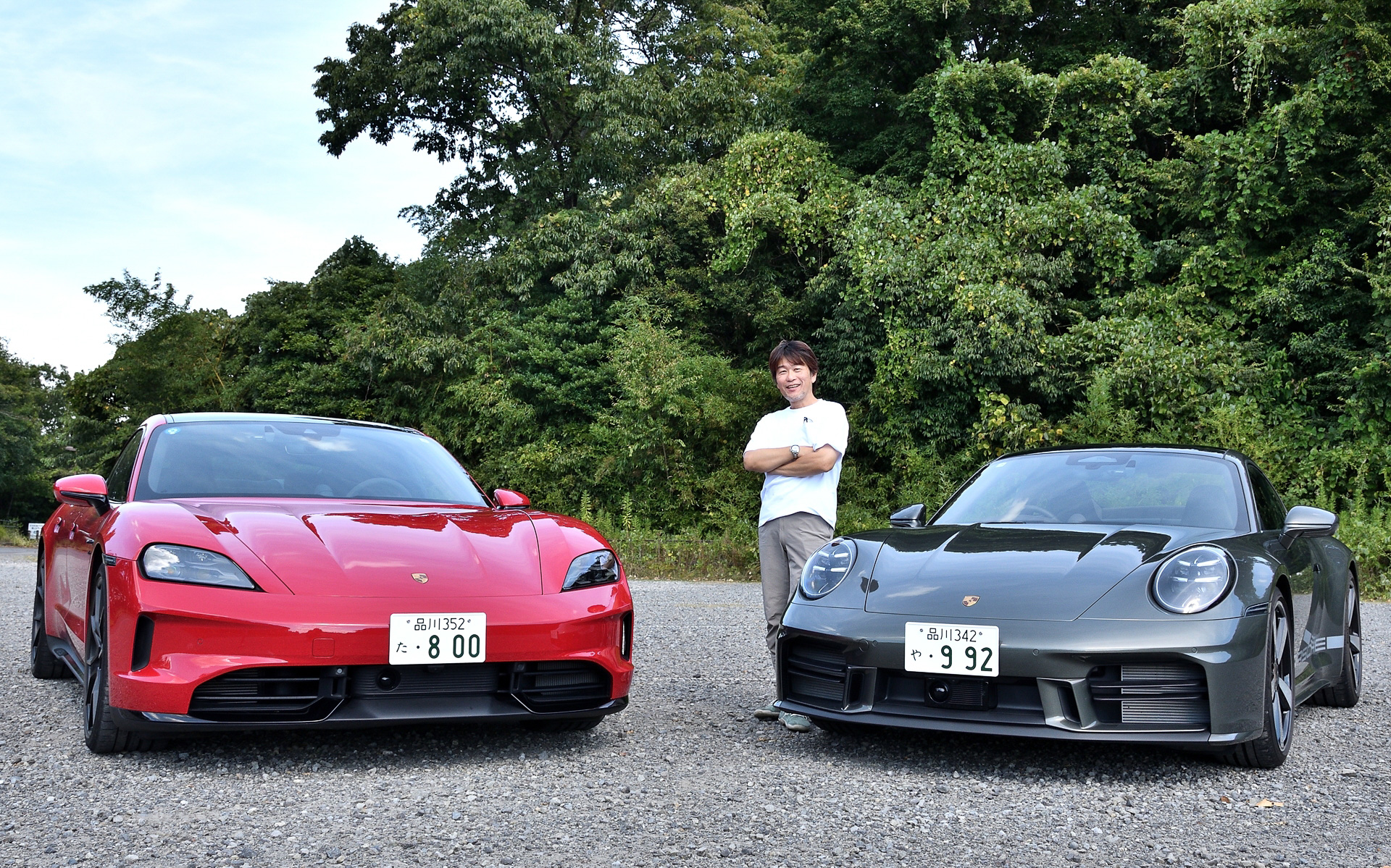 今回の旅のパートナーは「911 カレラS」「タイカン GTS」の2台。2025年1月に予約受注を開始した911 カレラS（2278万円/右）のボディサイズは4545×1850×1300mm（全長×全幅×全高）、ホイールベースは2450mm。水平対向6気筒 3.0リッターツインターボエンジンは911 カレラSに搭載するために根本的にアップグレードされ、最高出力は先代モデルを22kW（30PS）上まわる353kW（480PS）、最大トルクは530Nmを発生
