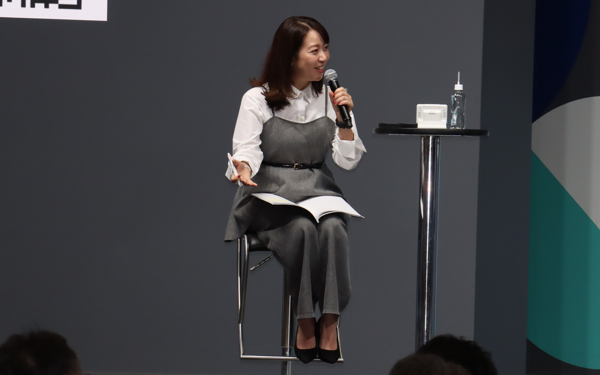 モデレーターを務めたアナウンサーの須黒清華さん
