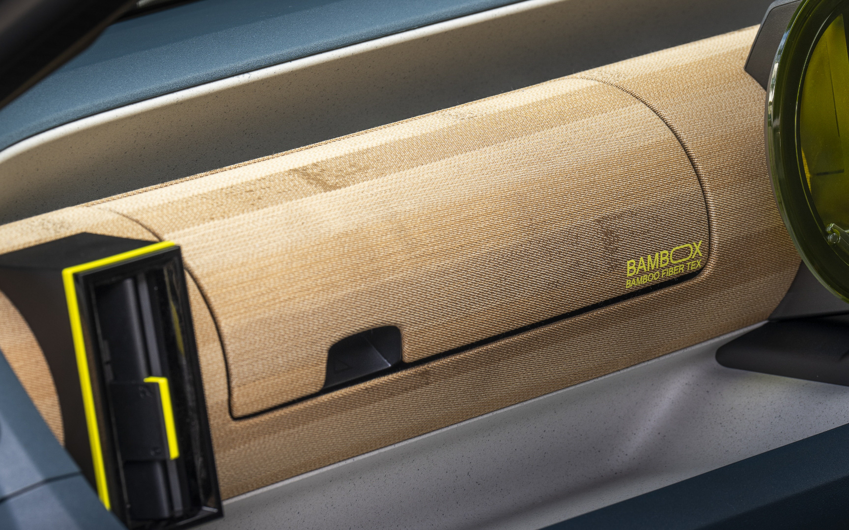 La Primaのダッシュボードには、フィアットとして初めて天然竹繊維を約33％配合した「BAMBOX Bamboo Fiber Tex」を採用