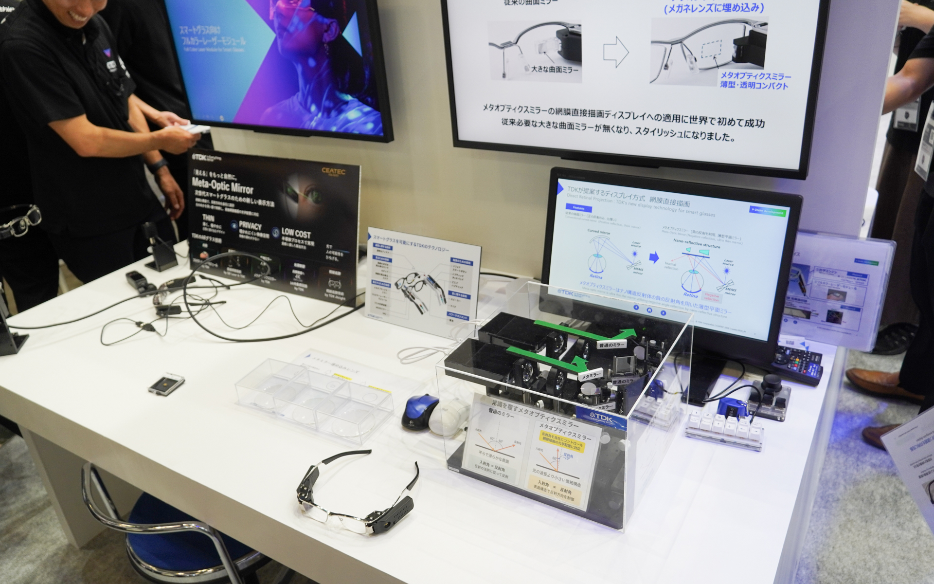 CEATEC AWARD 2026（経済産業大臣賞）を受賞した「スマートグラス用ディスプレイ向けメタオプティクスミラー」