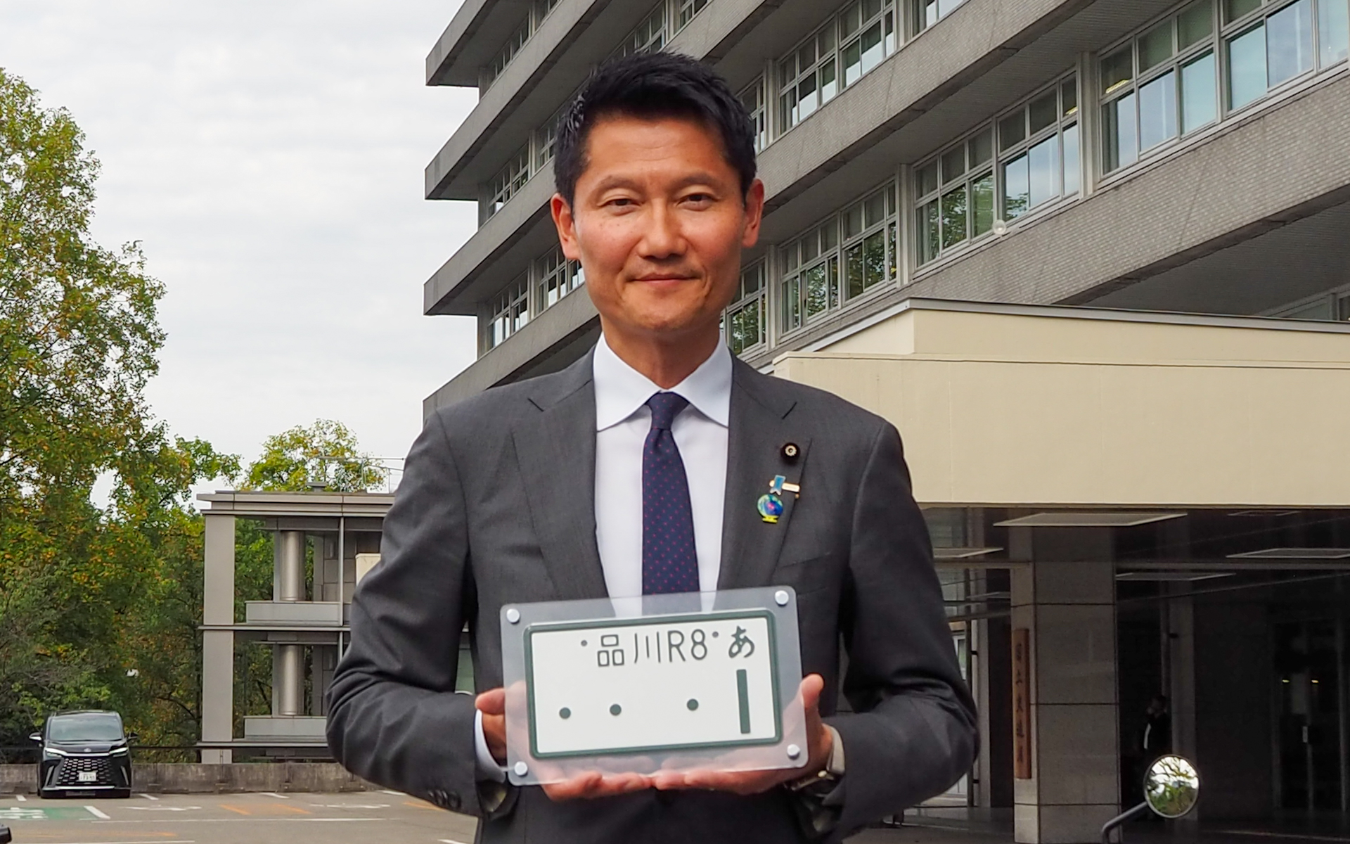 朝日健太郎国土交通副大臣がオートバイの希望ナンバー制スタートを自らアピール