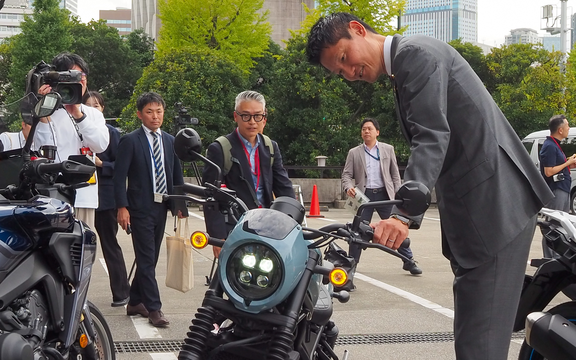 ホンダ「Rebel 250 S Edition E-Clutch」×朝日国土交通副大臣