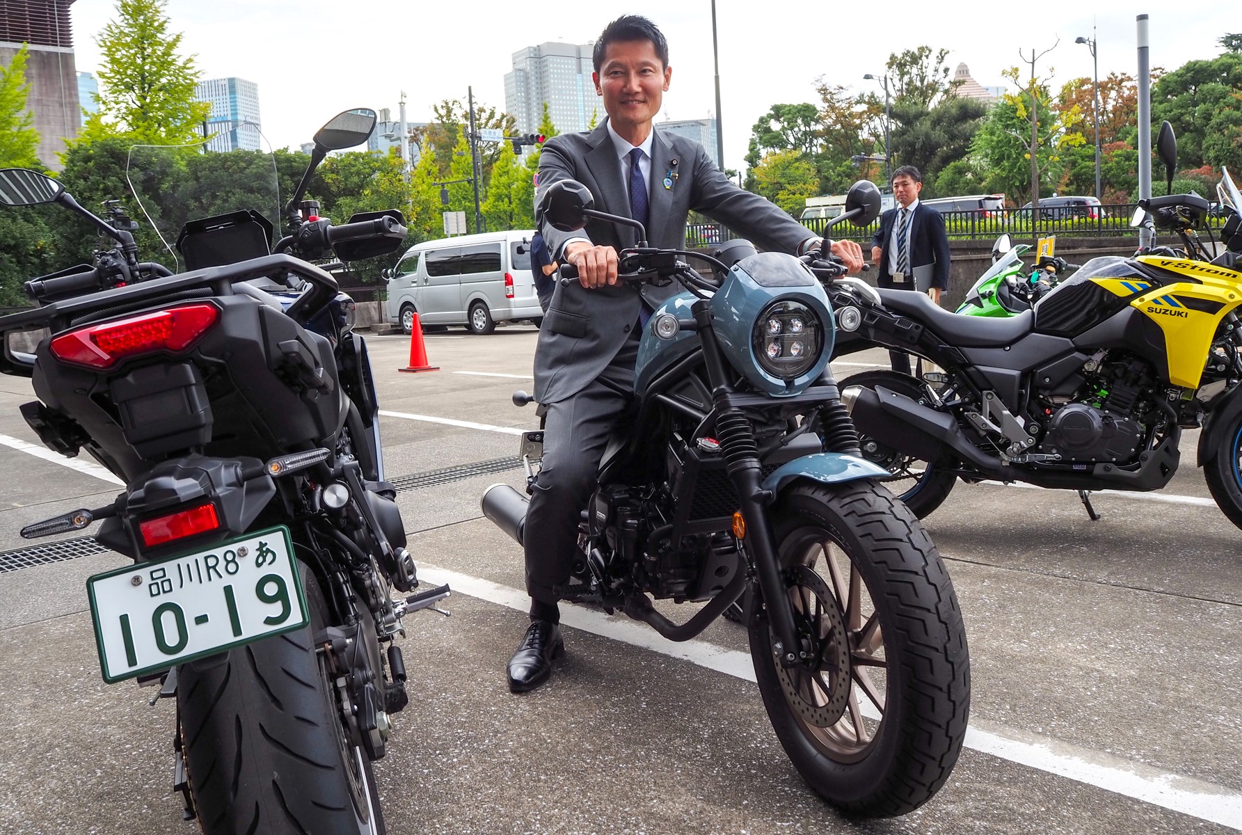ホンダ「Rebel 250 S Edition E-Clutch」×朝日国土交通副大臣