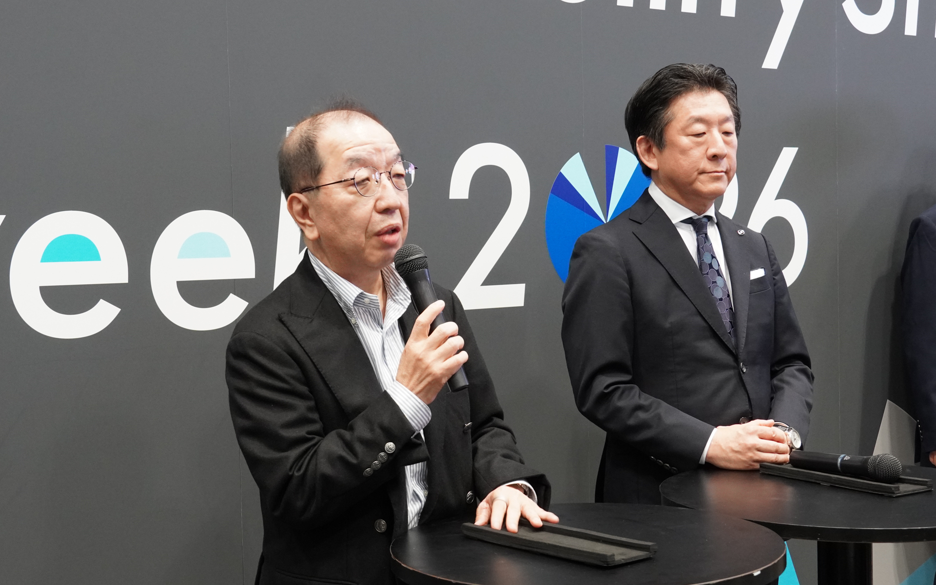 セッション後、いすゞの山口氏とUDの伊藤氏がメディアの質問に答えた