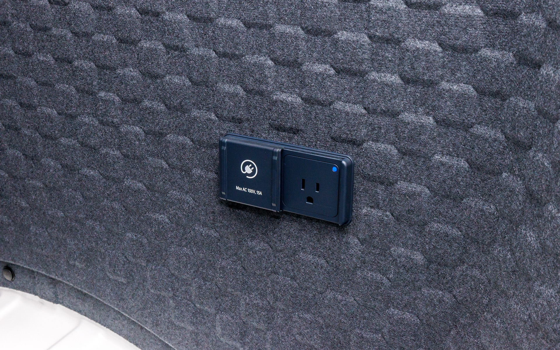 カーゴ内の側面にAC100Vコンセントが配置される