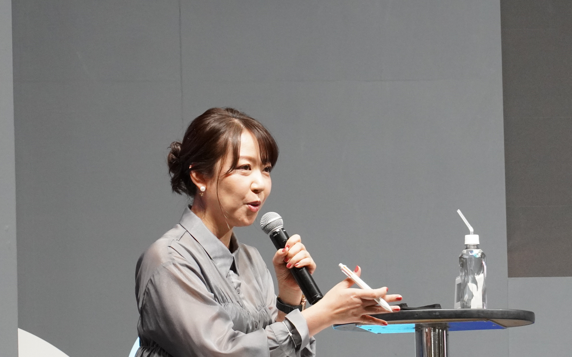司会で議論を導いたフリーアナウンサーの須黒清華氏