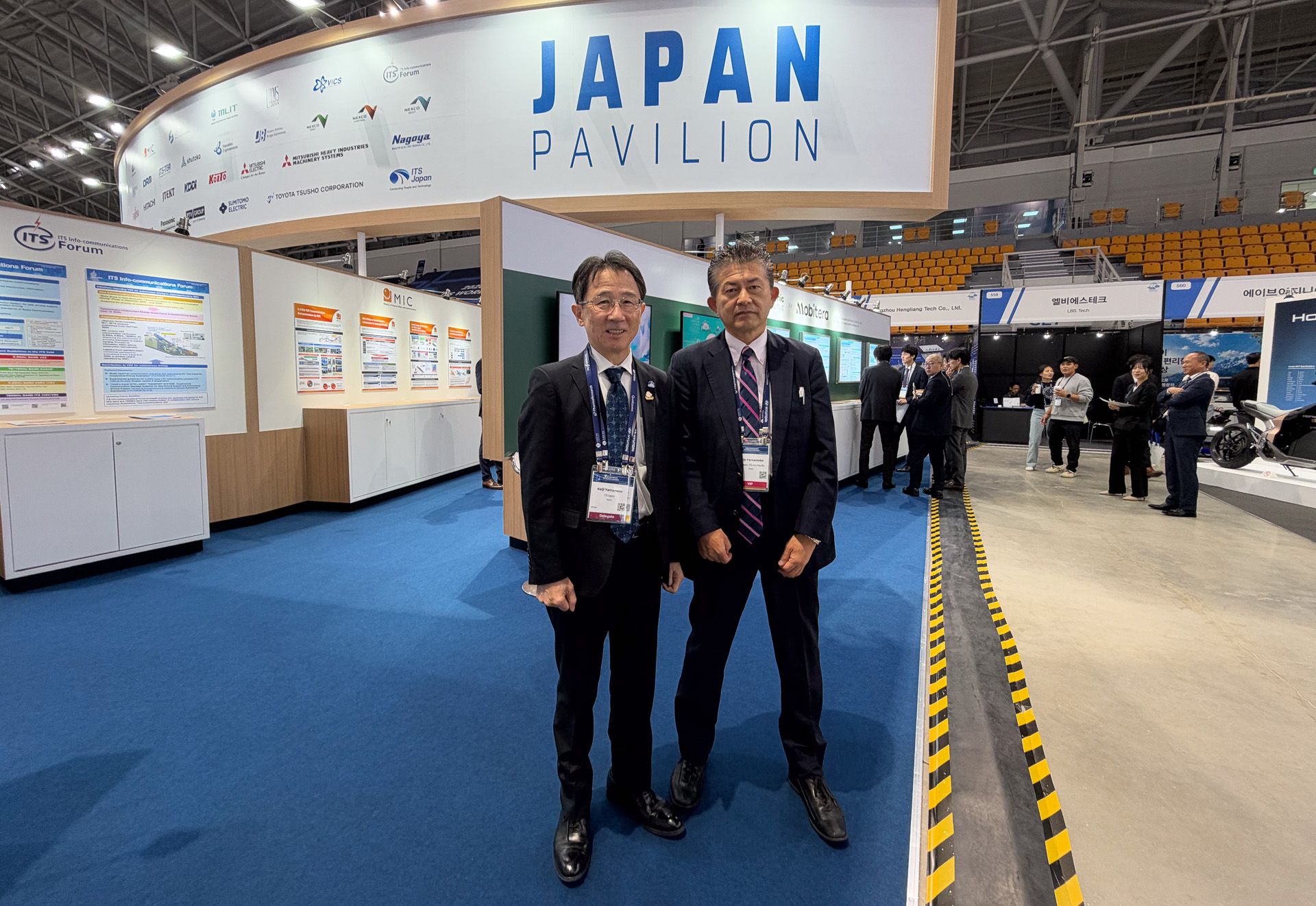 ITS JapanのJAPANパビリオン前にて