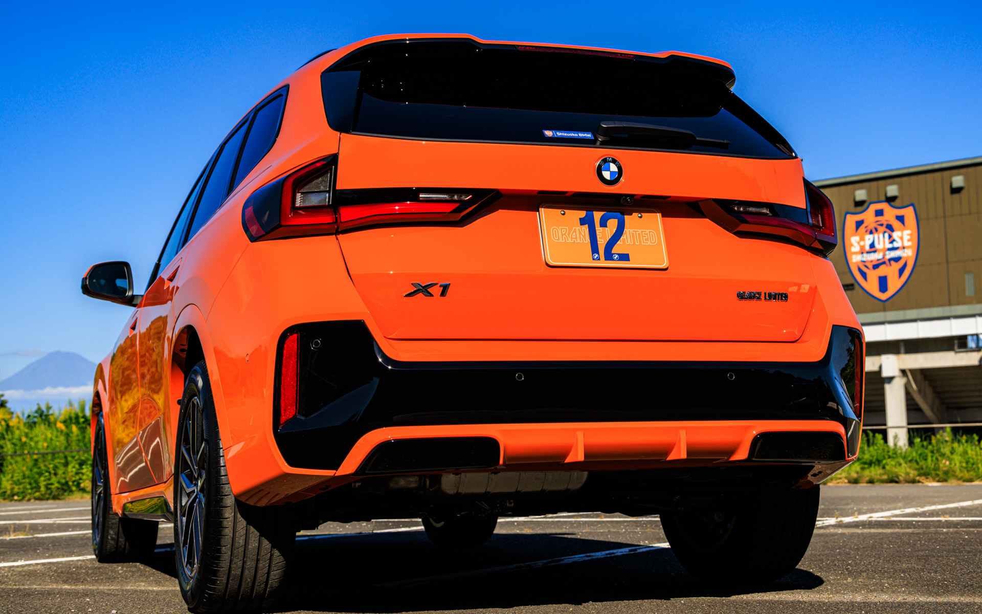 シズオカBMWと清水エスパルスのコラボ車両「X1」