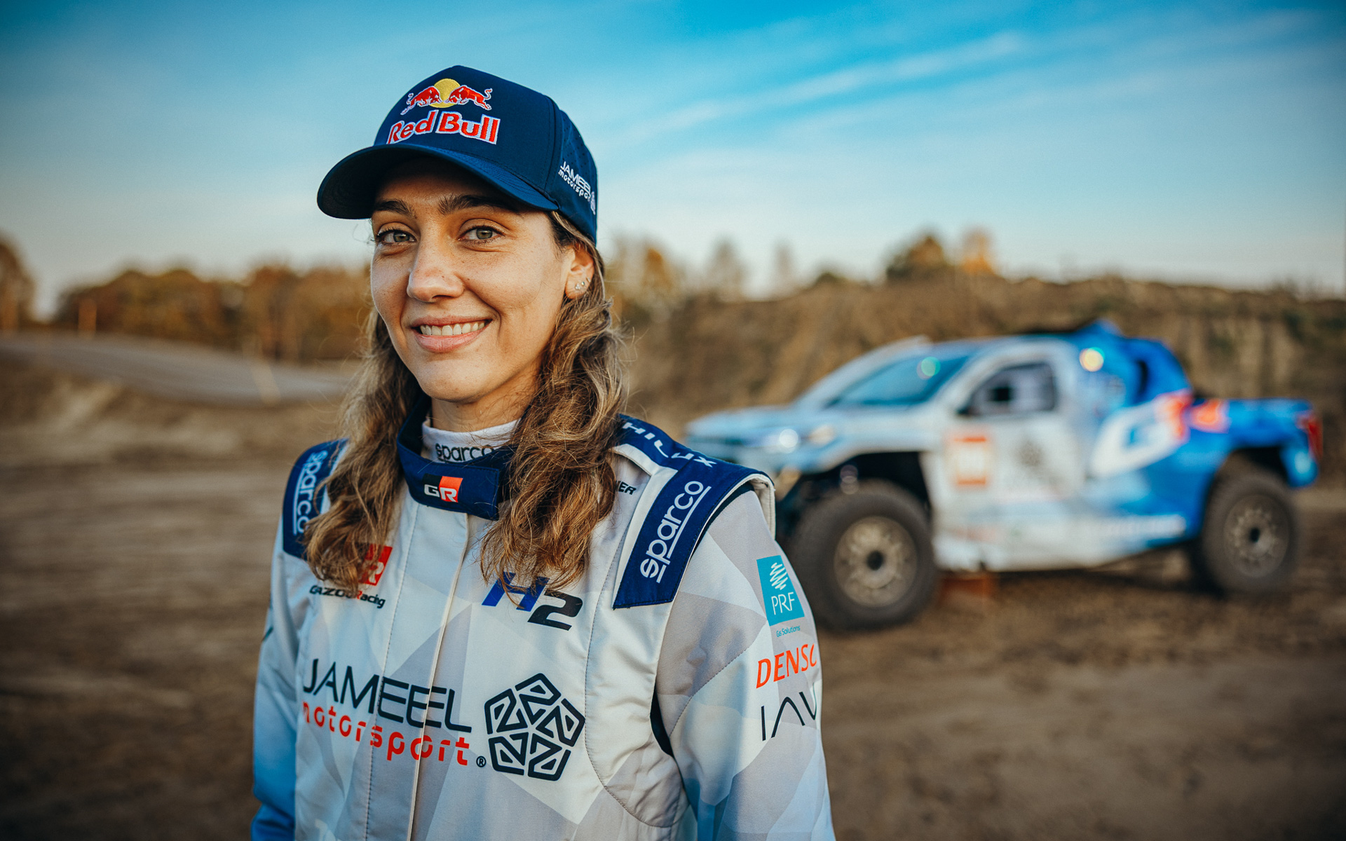 テストおよびダカールラリーでのドライバーを務めるダニア・アキール選手