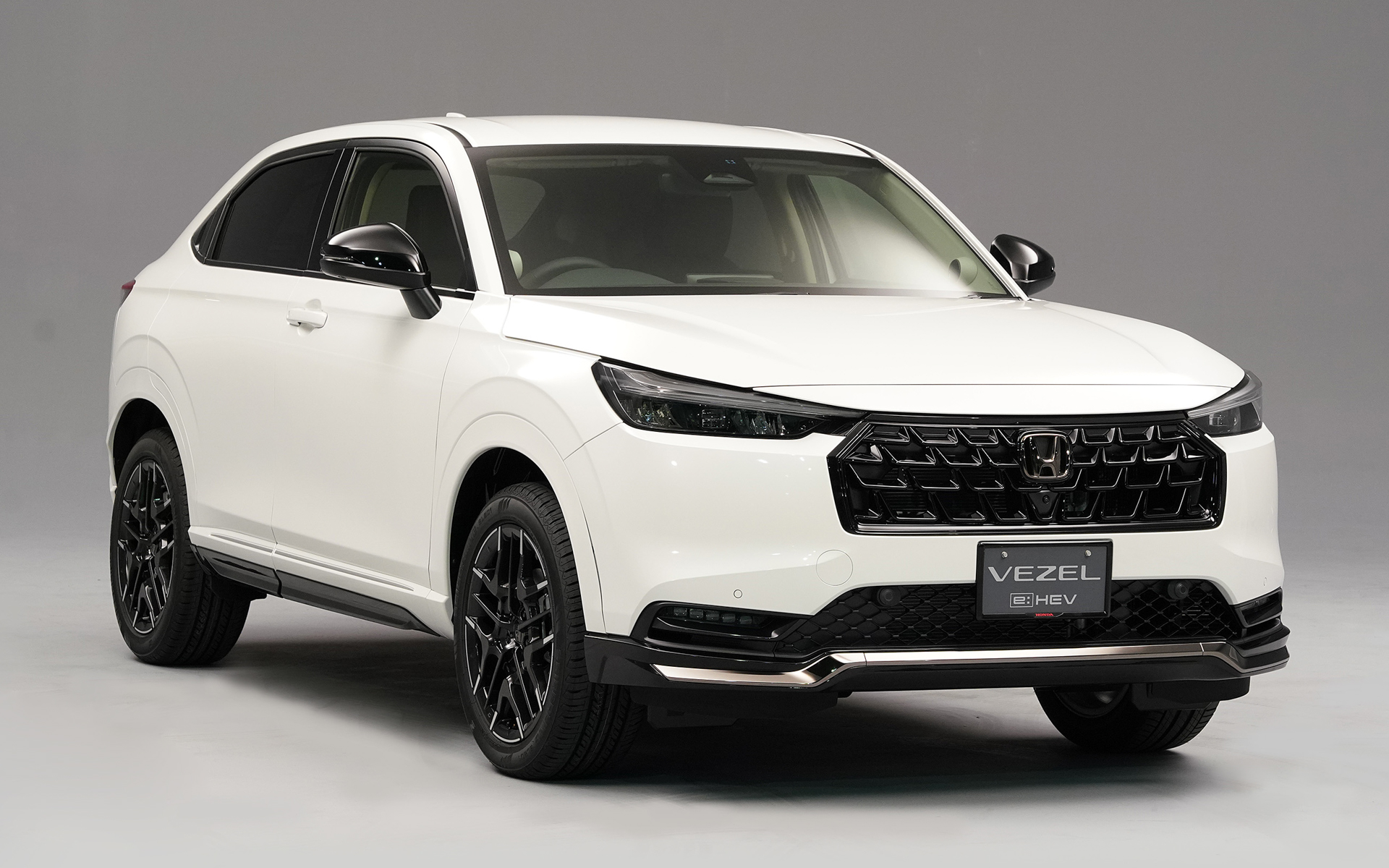 ヴェゼル e:HEV Z純正アクセサリー装着車 「Black Sports Style」