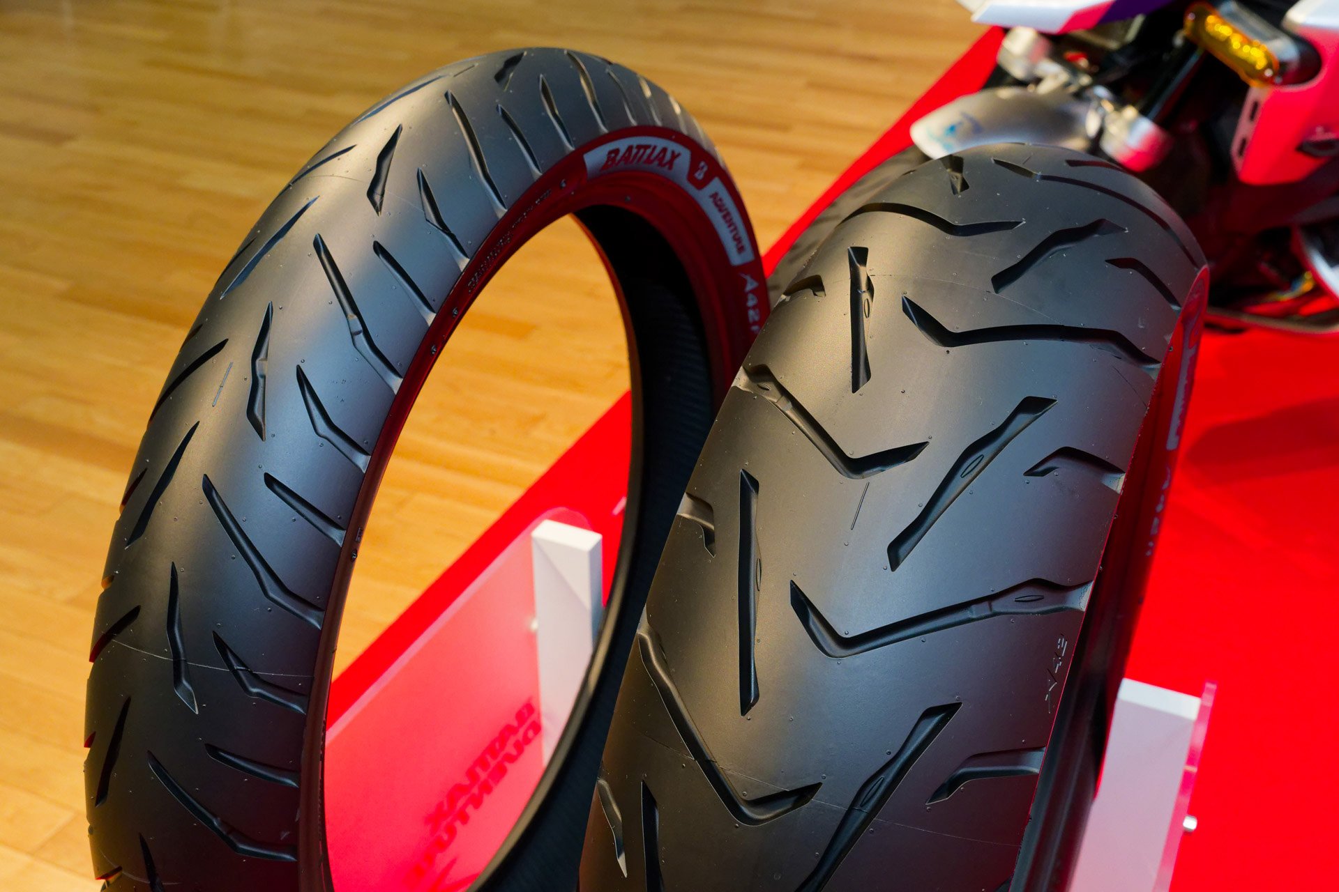 アドベンチャーモデル向け二輪タイヤの新商品「BATTLAX ADVENTURE A42」