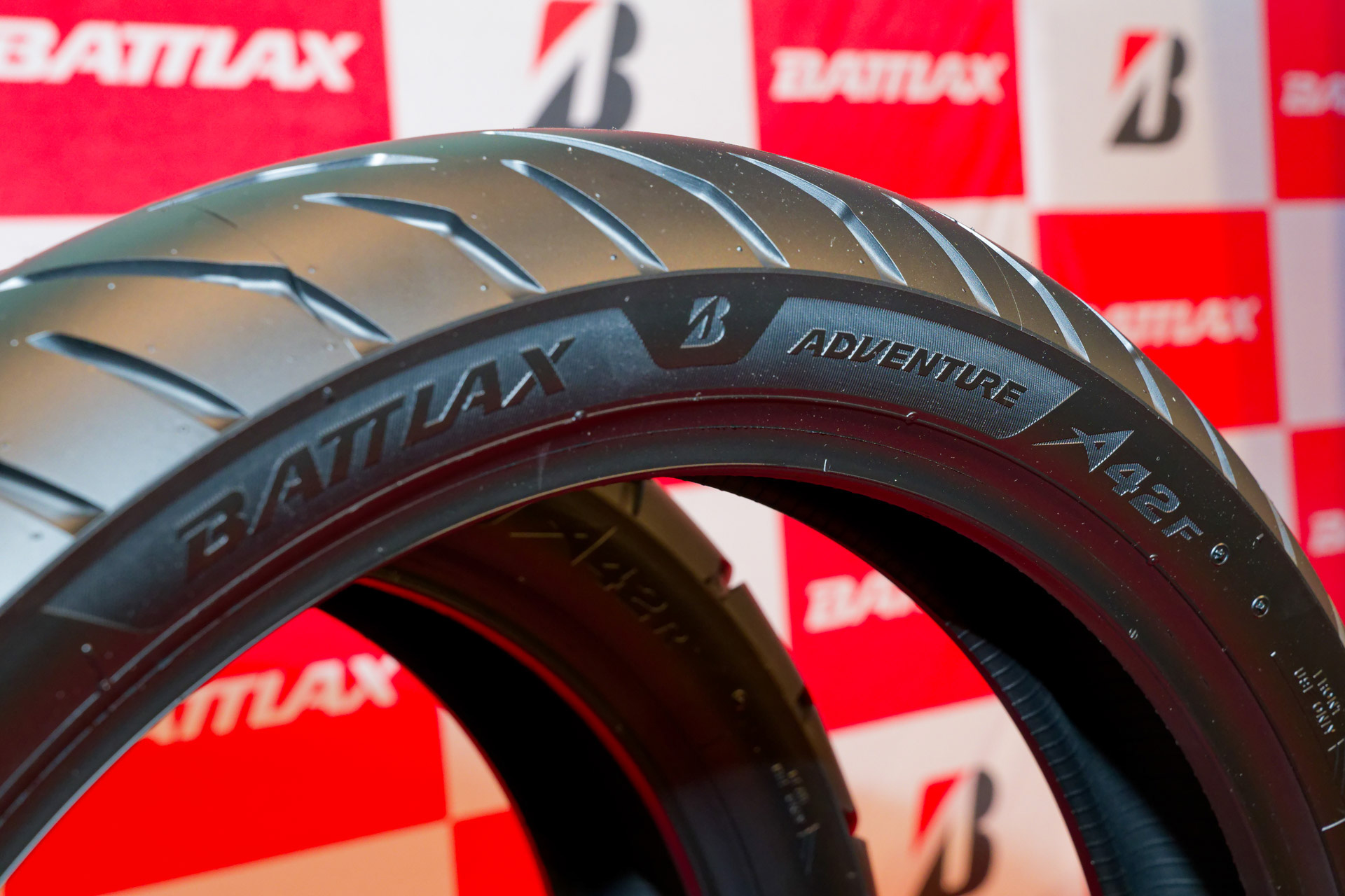 アドベンチャーモデル向け二輪タイヤの新商品「BATTLAX ADVENTURE A42」