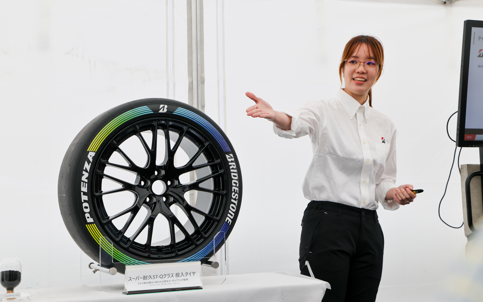 今回のレーシングタイヤの開発に携わっている株式会社ブリヂストン モータースポーツタイヤ開発第2部 MSタイヤ設計第3課 澤井冴氏