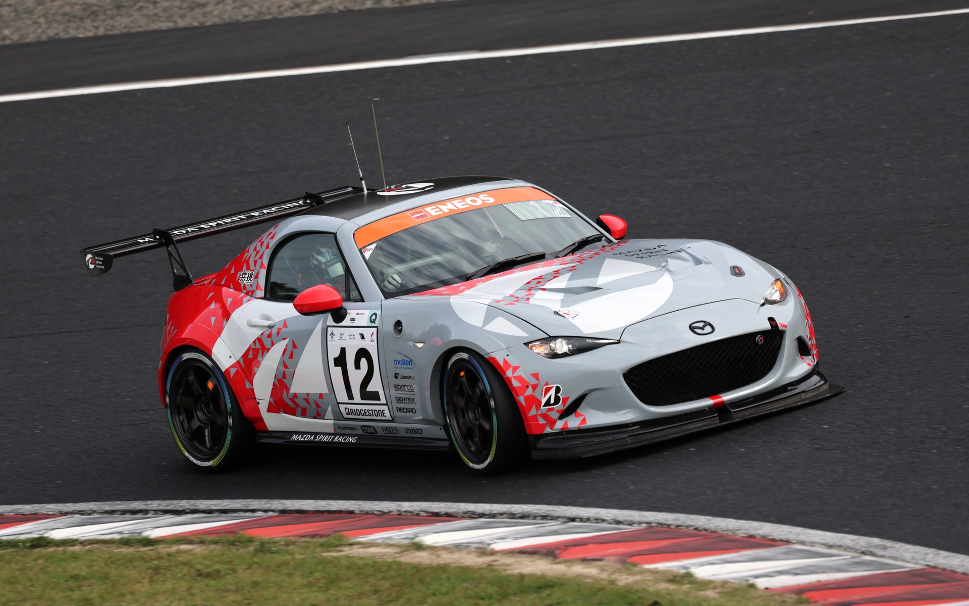 12号車「MAZDA SPIRIT RACING ROADSTER CNF concept」