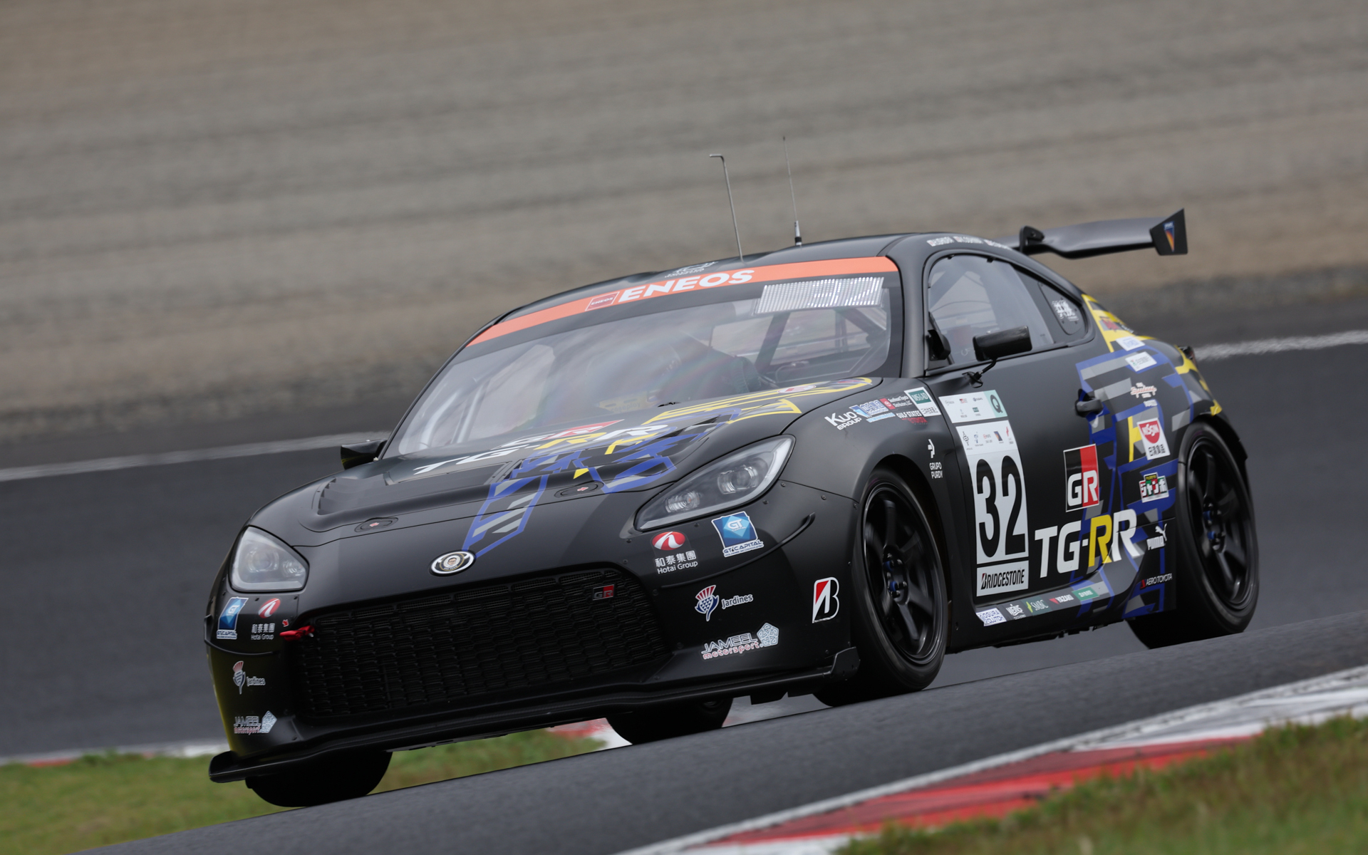 スーパー耐久第6戦岡山で突如デビューしたGR86のFRコンセプトカー。エンジンは自然吸気の直列4気筒2.0リッターで、前後のサスペンションはダブルウィッシュボーン