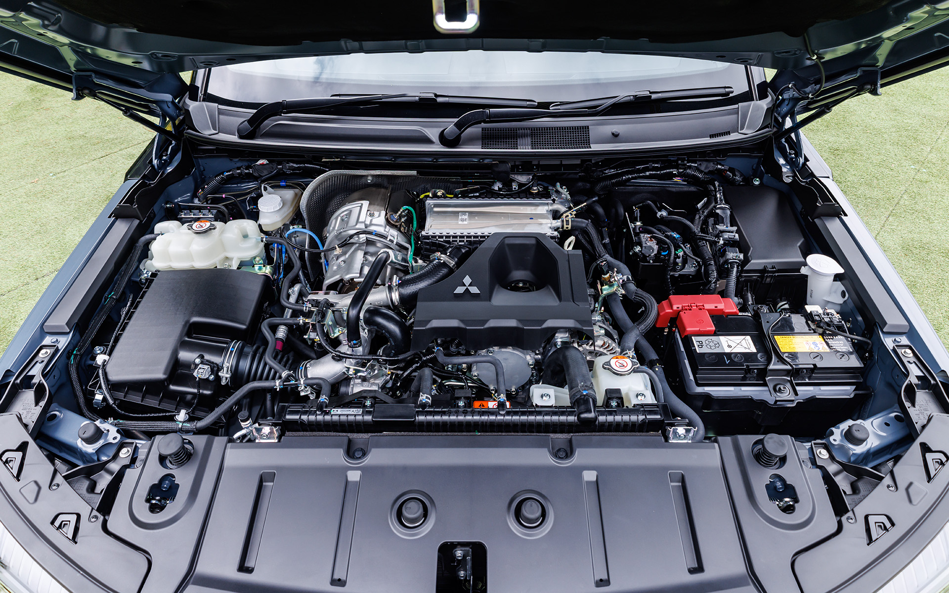 2.4リッターディーゼルターボエンジンを搭載。最高出力150kW/3500rpm、最大トルク480Nm/1750-2500rpmを発生する