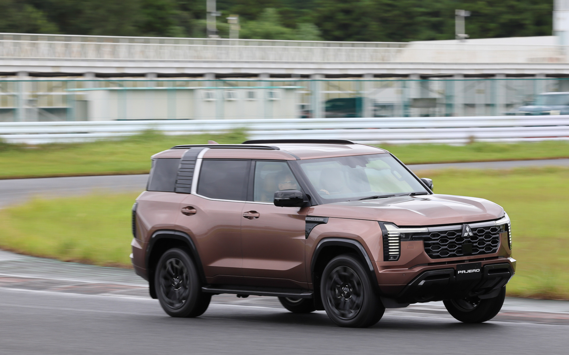2026年12月17日に正式発売となる新型「パジェロ」に試乗