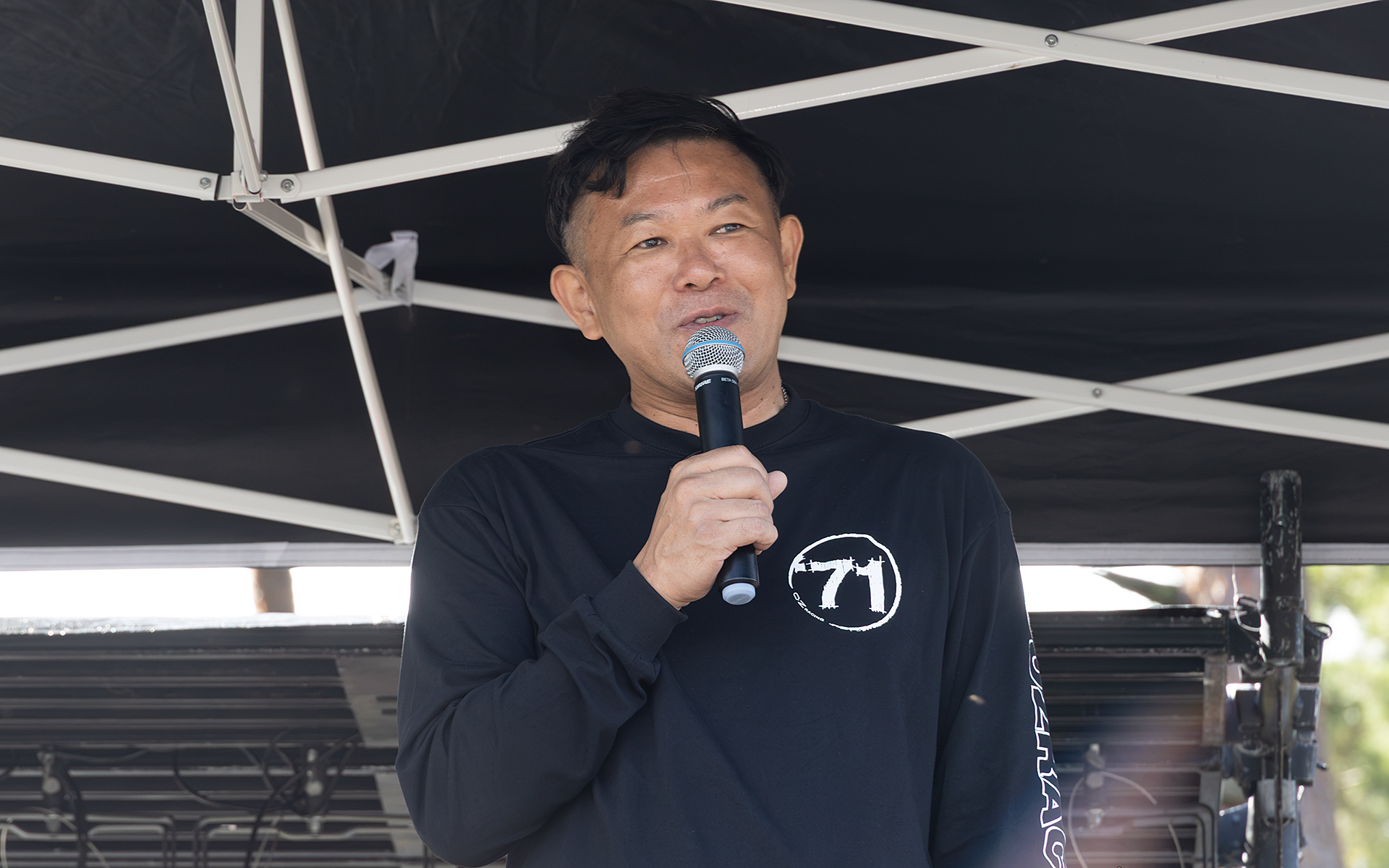 オーゼットジャパン株式会社代表の内山晶弘氏。ファンミーティングが無事に開催できたことへのお礼を伝えていた