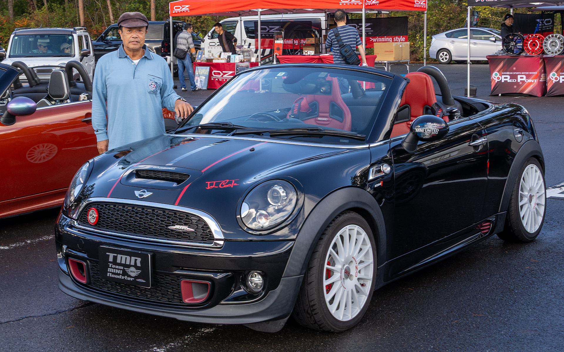MINIクーパーSロードスターの「＠ナオ」さん。最初は国産ブランドのホイールを購入したが、前出のTaka.C さんの勧めもあり、スーパーツーリズモに履き替えたとのこと。白いホイールなのでブレーキダストの汚れが目立つのが気になっていたが、純正パッドでもほとんどダストが出ないので、手入れも楽でルックスも良いので気に入ってるとのこと