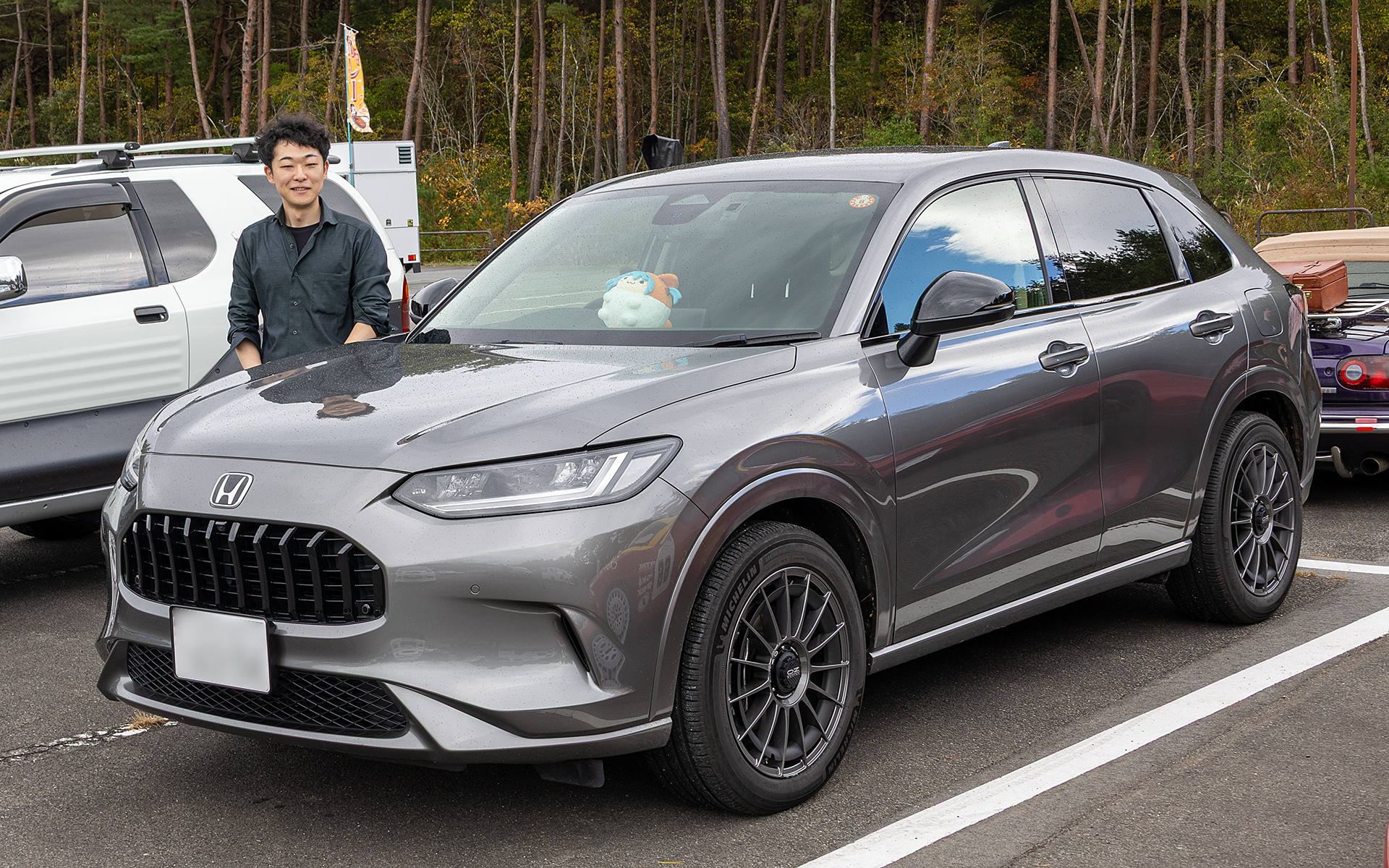 佐々木さんのZR-VはSuperturismo AEROをチョイス。OZホイールを選んだ理由として、ZR-Vが欧州車的なデザインのため、その雰囲気に合うという考え。このホイールはブレーキの放熱性を高めるフィンが付いているデザインだが、重量があるSUVではブレーキの冷却も重要なので、その点も合うところがポイント