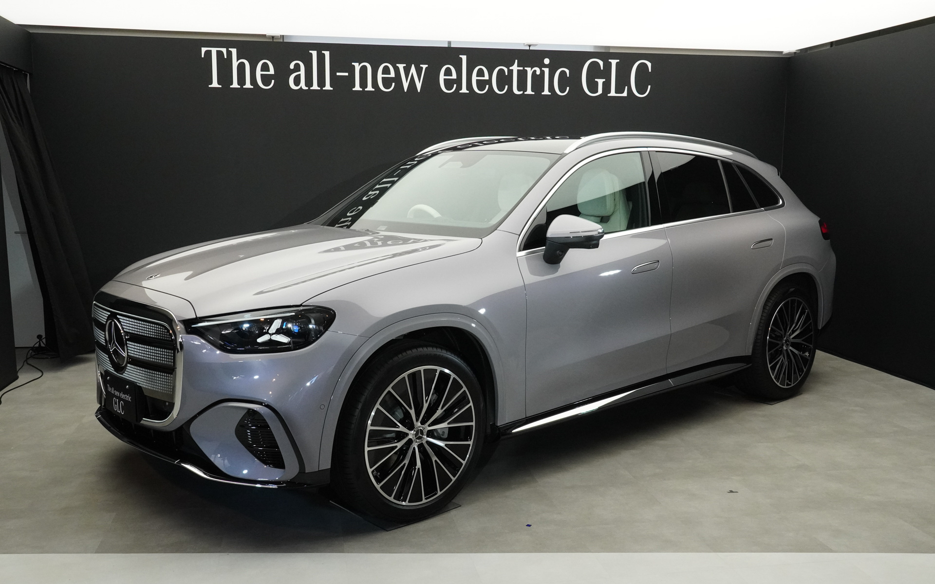 GLC 300 4MATIC electric、ボディカラーはラベンダーシルバー