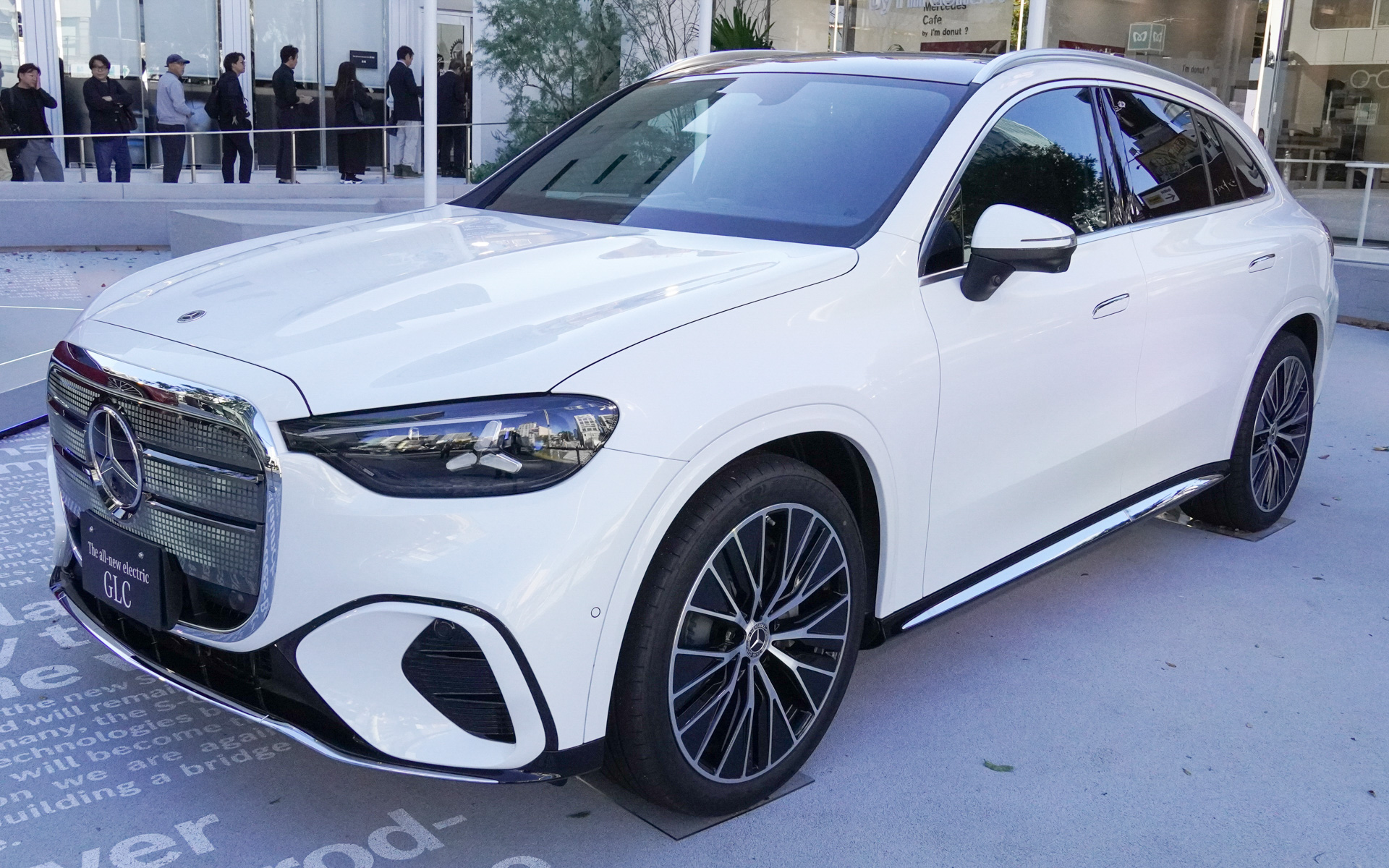 GLC 300 4MATIC electric、ボディカラーはMANUFAKTURオパリスホワイト