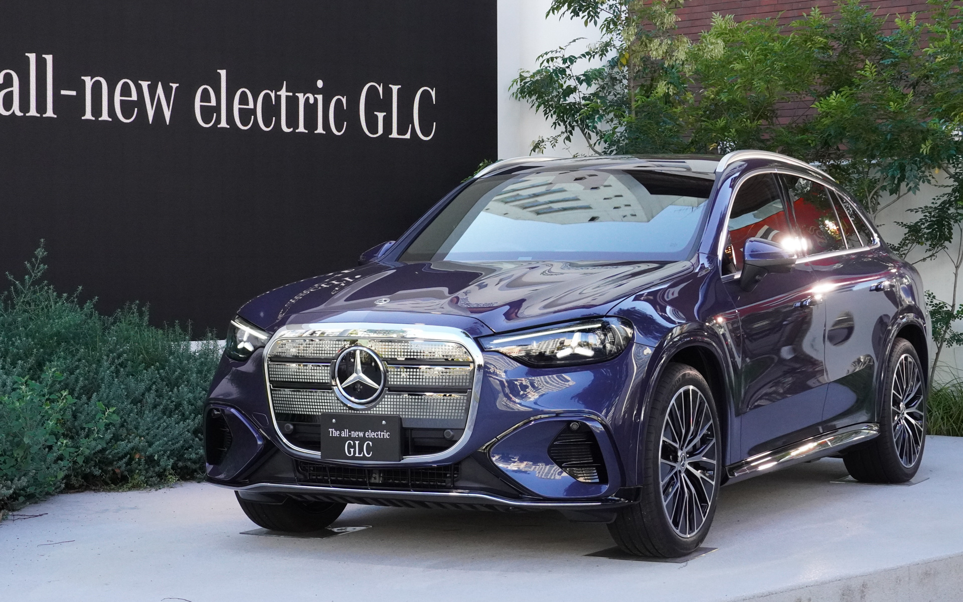 GLC 250 electric、ボディカラーはソーダライトブルー