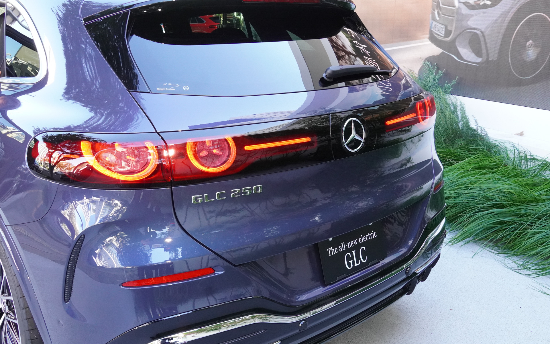 GLC 250 electricとGLC 300 4MATIC electricのエクステリアに基本的に違いはなく、エンブレム程度だという