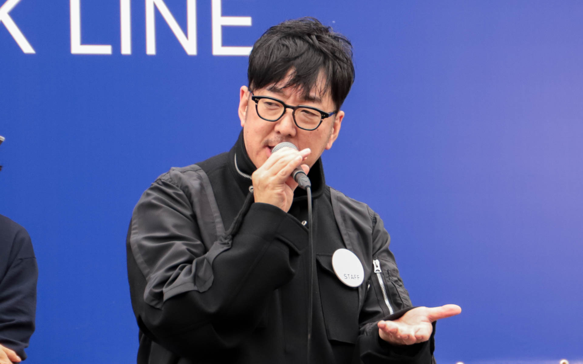 10月30日にはオープニングイベントが実施され、DESIGNART TOKYO 2026の代表を務める青木昭夫氏があいさつし、「多くの人に足を運んでもらい、アートを楽しんでもらいたい」と話した
