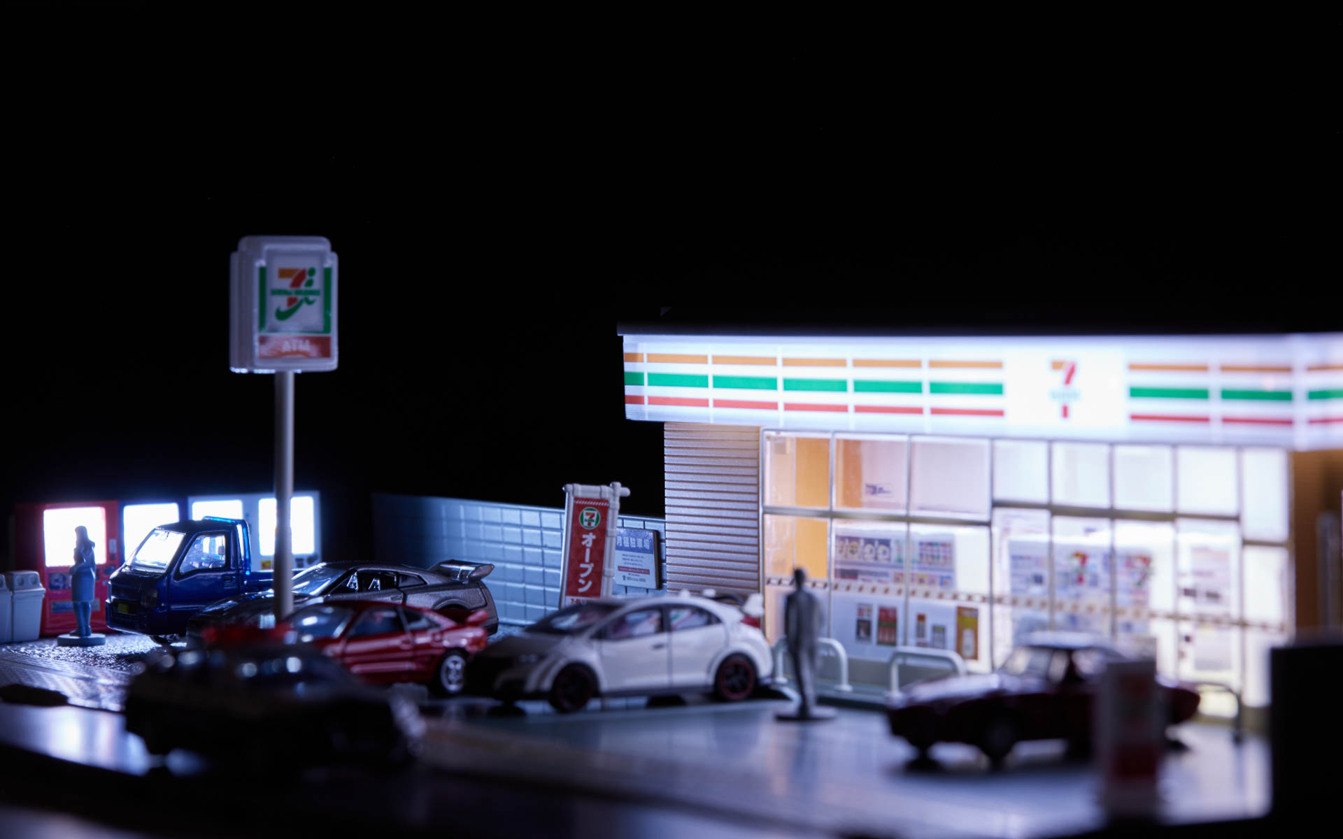 新シリーズ第1弾「tomica VIEW コンビニエンスストア　セブン-イレブン」「tomica VIEW 小型駐車場（自動販売機付）」