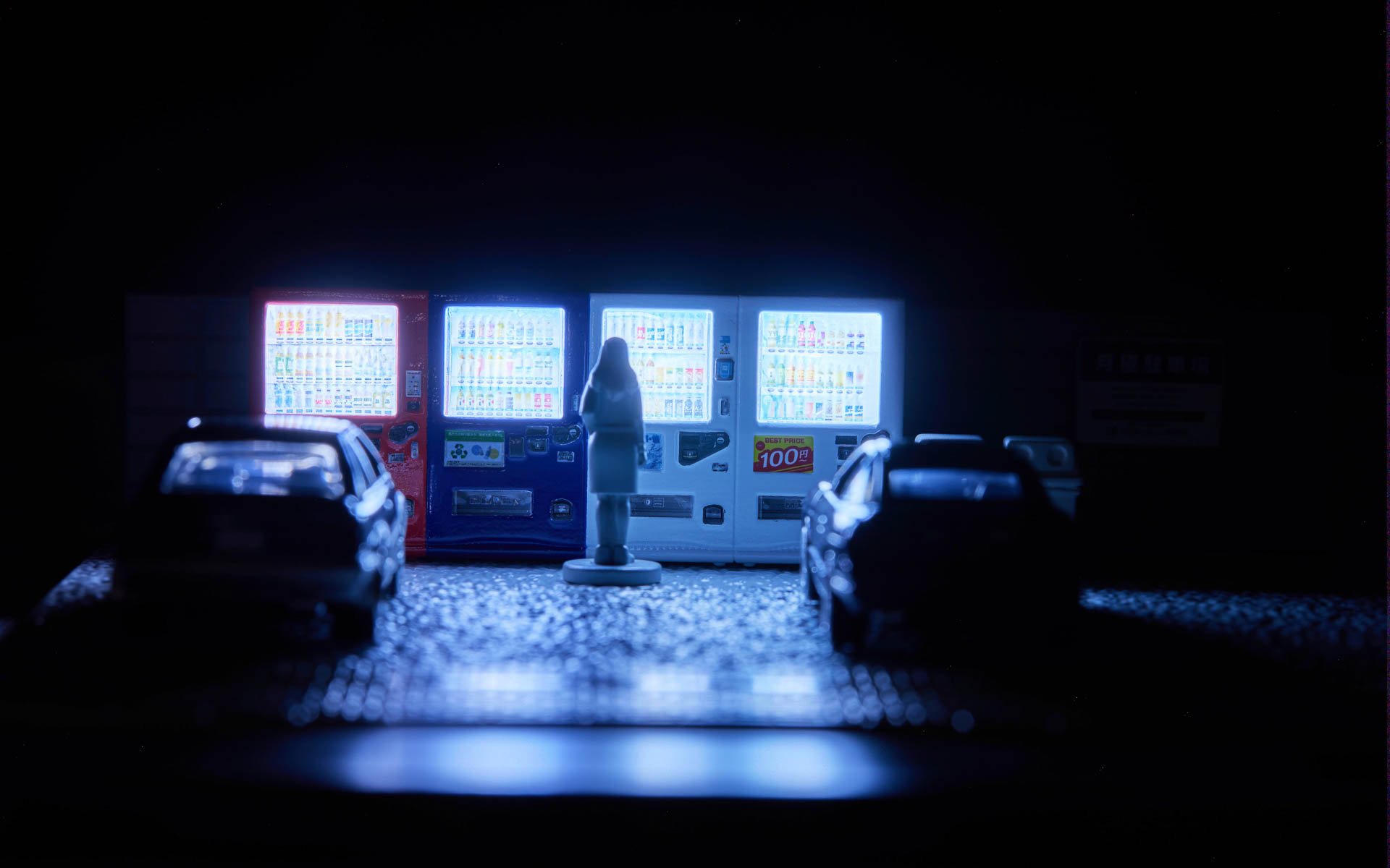 「夜のドライブで立ち寄った自販機のある駐車場」の記憶が再現されたかのよう