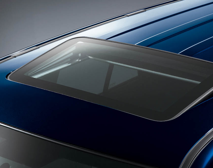 電動サンルーフを標準装備