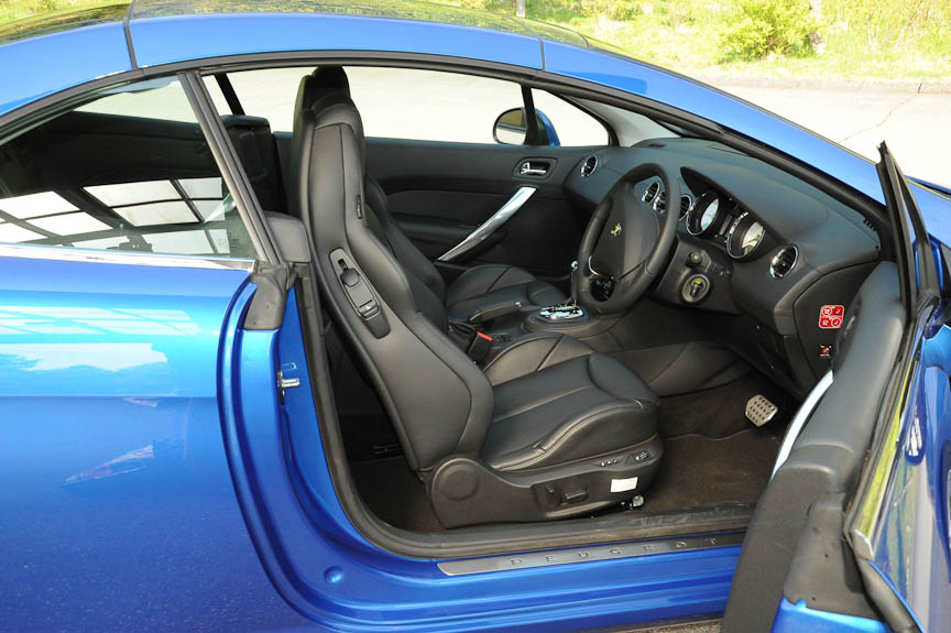 ルーフを閉じたときの室内