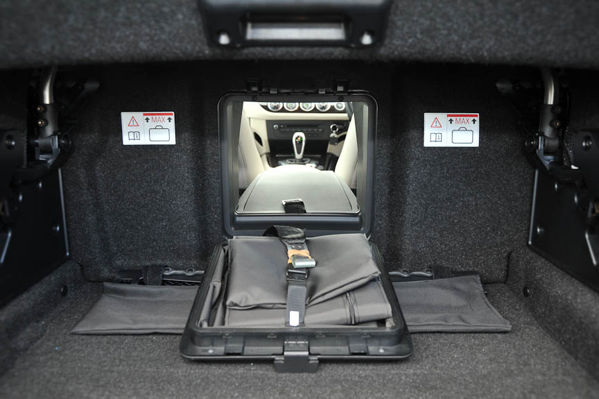 トランクルームから見たスルーローディング