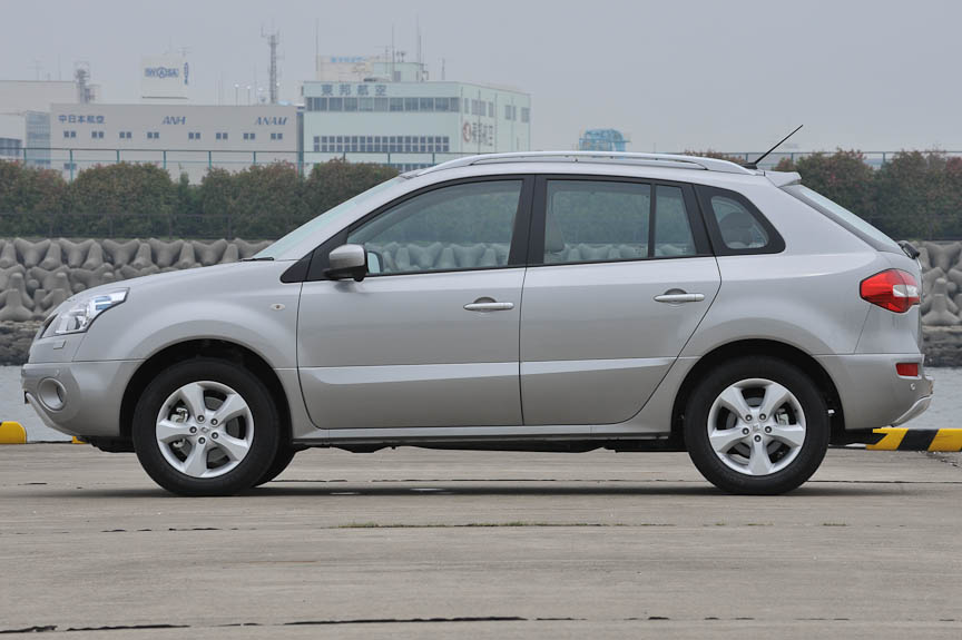 フロントに比べてリアドアは小さめだが、乗降性に大きな違いは感じられなかった