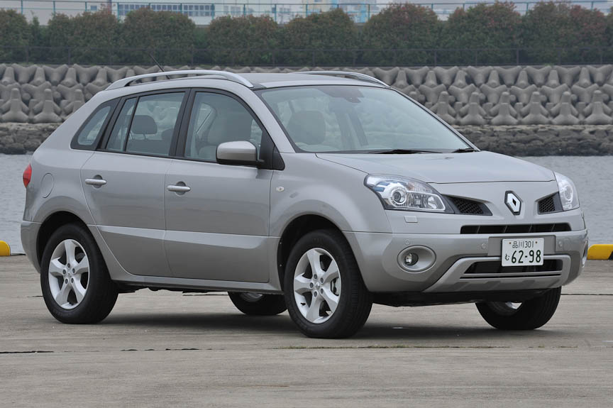 写真はグラスルーフを装備したコレオス・プレミアム グラスルーフ。ルーフレールはコレオス・プレミアムとコレオス・プレミアム グラスルーフのみの装備