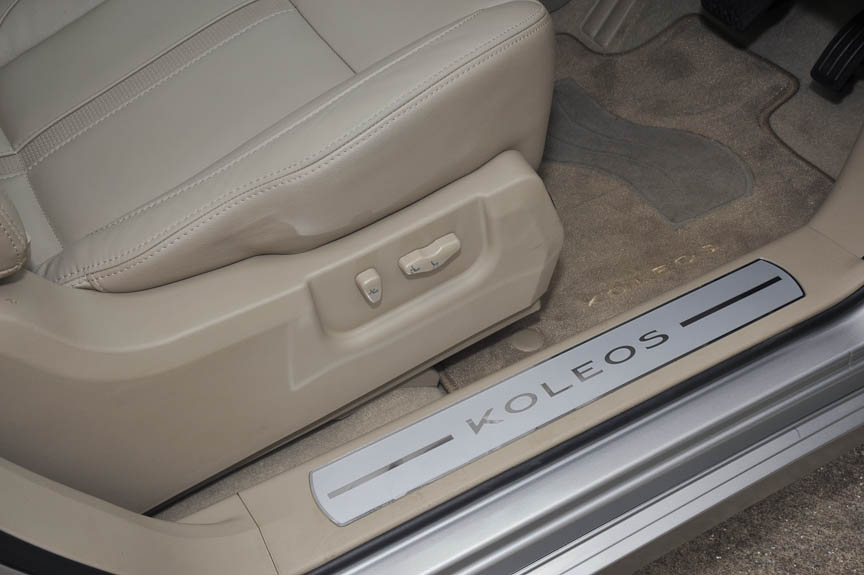 コレオス・プレミアムのフロントシートはパワーシートとなる