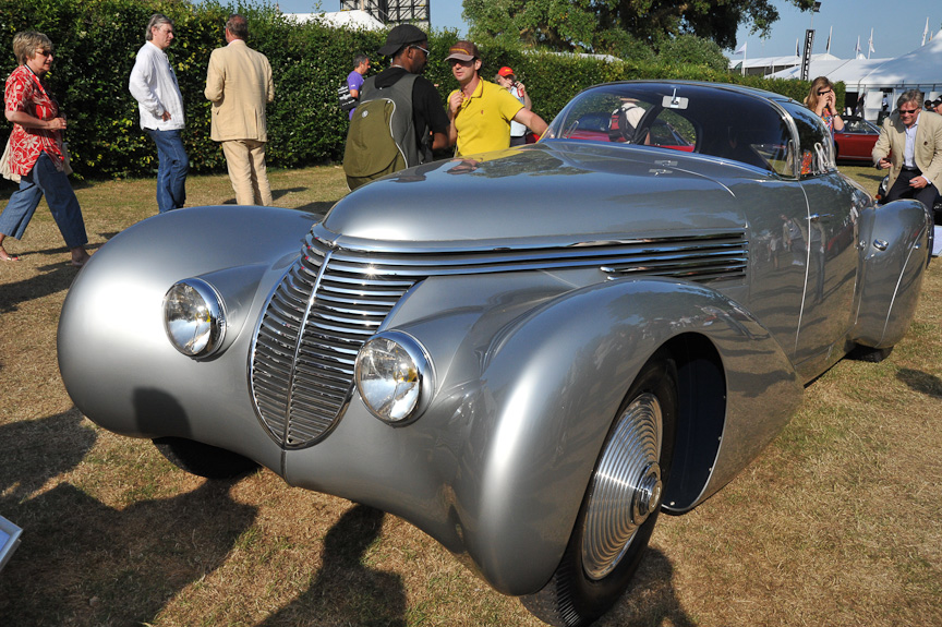 イスパノ・スイザ H6C ゼニア（1938年）<br>第1次世界大戦のエースパイロットにして技術者、レーサーだったフランス人、アンドレ・デュボネによるコンセプトカー。ハイドロニューマチックの独立懸架サスペンションを備える