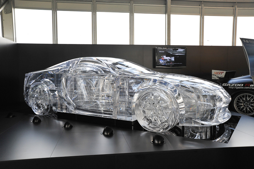 イタリアで行われたデザイン展示会「ミラノ・サローネ」に出品された「クリスタルLF-A」