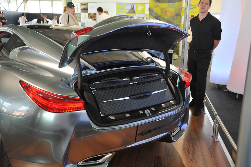 インフィニティ・ブランドのハイブリッドスポーツ・コンセプトカー「エッセンス」